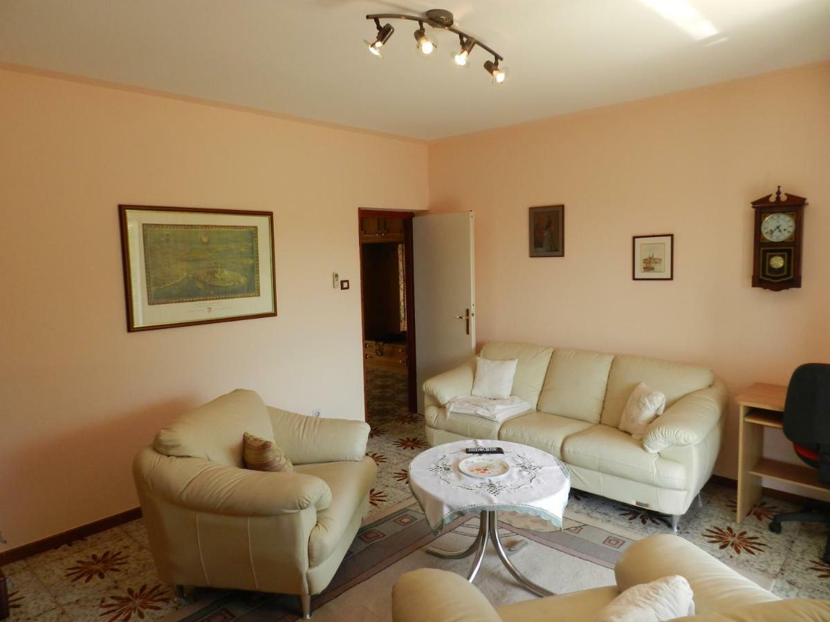 Antonio Apartment Ровин Екстериор снимка